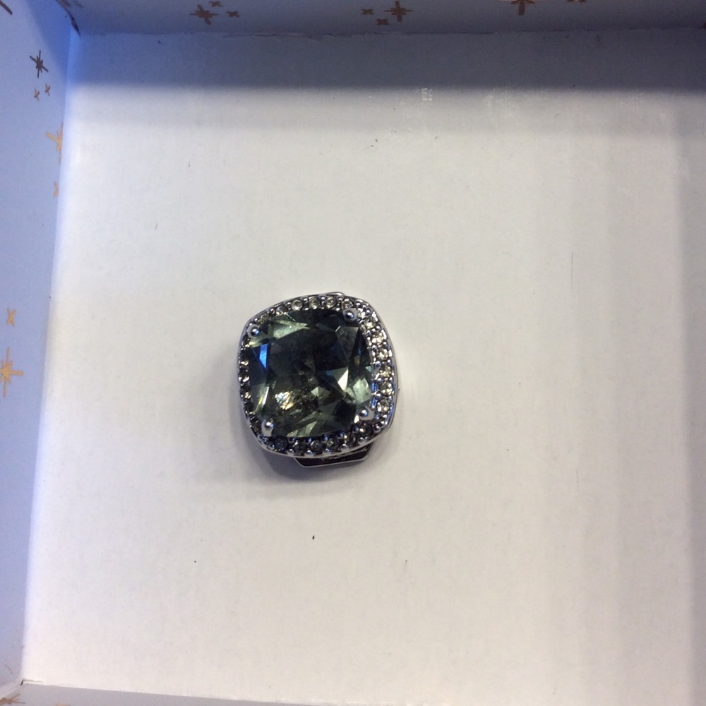 Grey/green charm